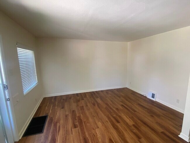 Building Photo - 1108 Acorn Dr