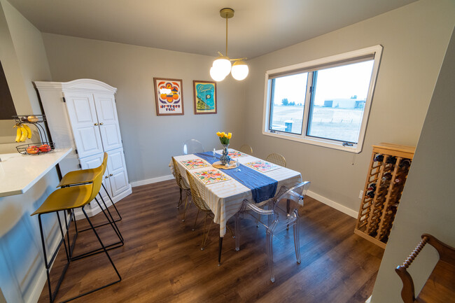 Dining area - 409 Overbrook Dr