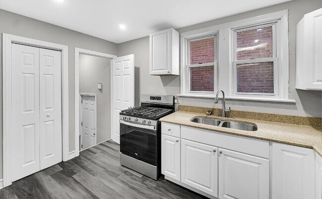 Foto del edificio - 8900 S Dauphin Ave