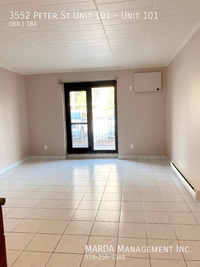 Photo du bâtiment - MAIN FLOOR BACH NEAR U OF W - INCLUSIVE!