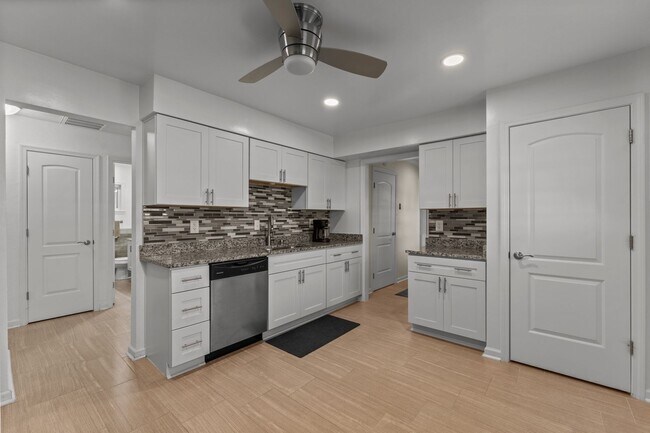 Building Photo - Discover your perfect home in Virginia Beach!