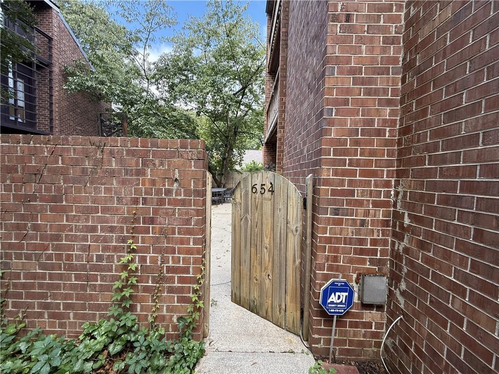 Primary Photo - 654 Cleburne Terrace NE