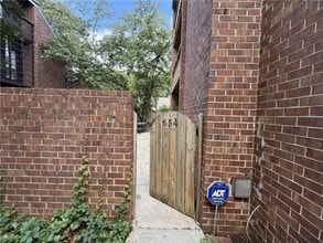 Building Photo - 654 Cleburne Terrace NE