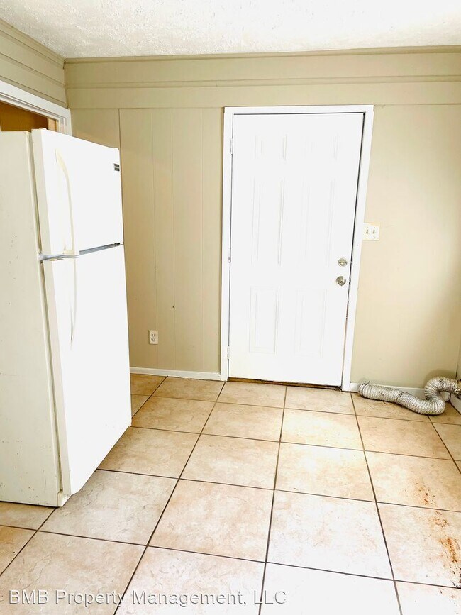 Building Photo - 3 br, 1 bath House - 500 Glenmore Road