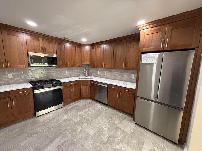 Building Photo - 9 Crabapple Ct
