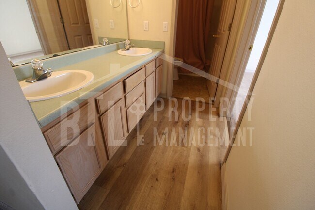 Building Photo - Charming 2 Bedroom in Branson!
