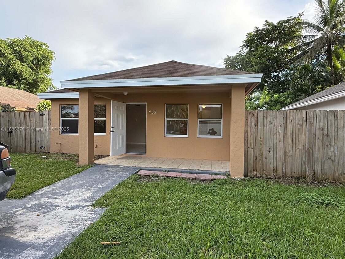 Foto principal - 785 SW 8th Terrace