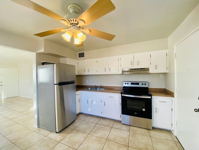 Building Photo - Corner Single Level 2 Bedroom Newly Renova...