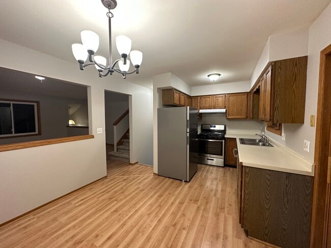 Building Photo - 609 Pheasant Ct