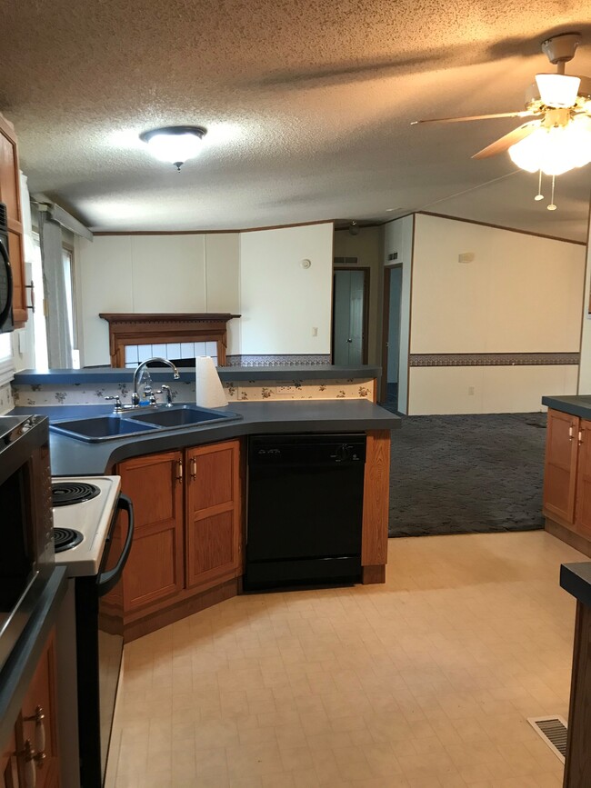 Building Photo - 683 Spring Creek Dr