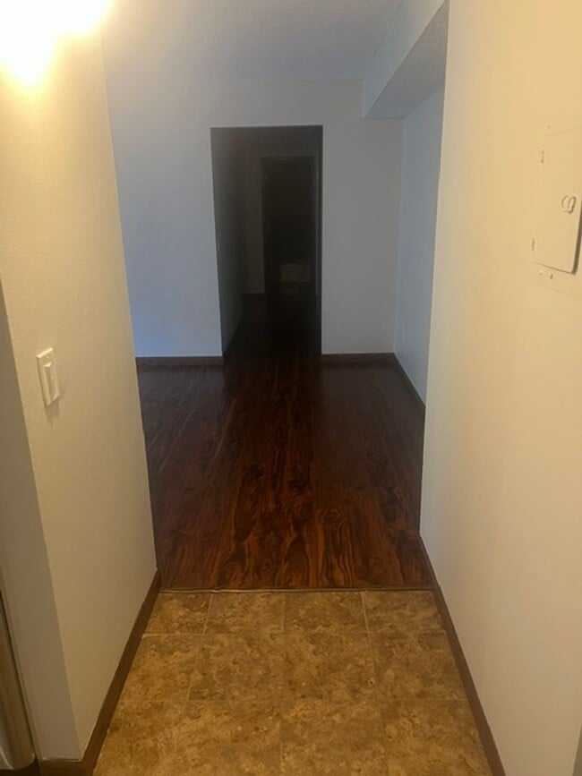 Building Photo - 2 Bedroom Unit in Hopkins