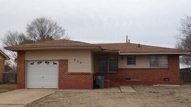 Building Photo - 605 SW 45th St