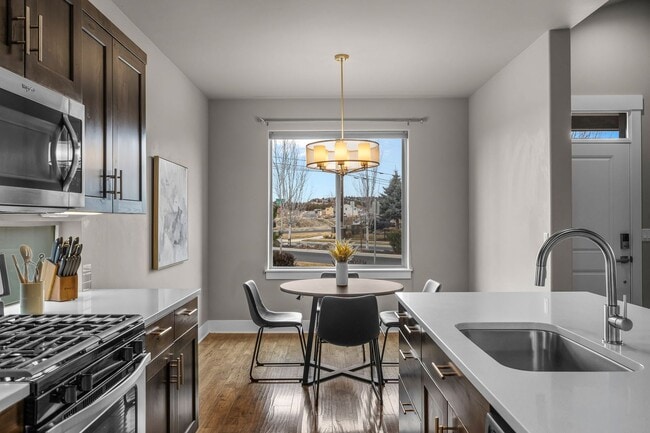 Building Photo - Triple Ridge 3 bed 3 bath home, Pool Access, A/C, Flexible Living Space!