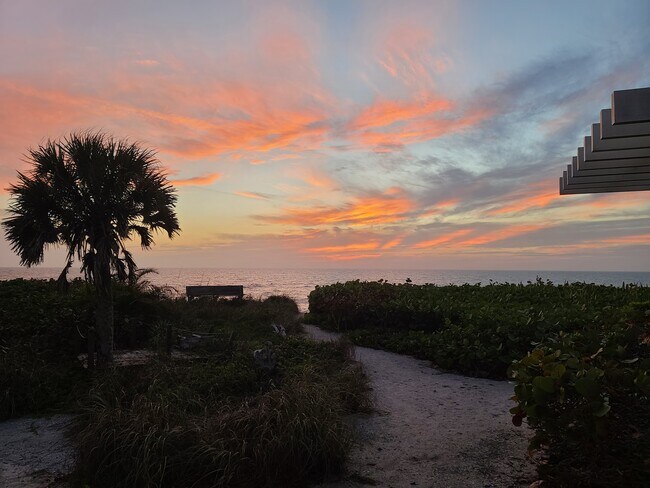 Building Photo - 5 N Casey Key Rd