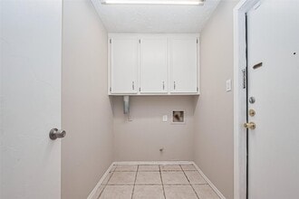 Building Photo - 2606 Lexington Woods Dr