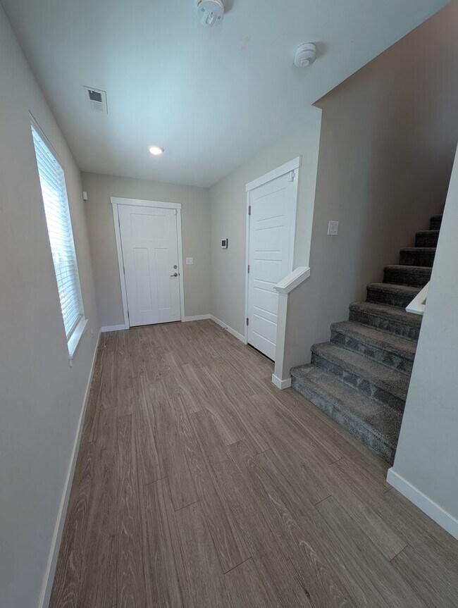 Building Photo - LIKE-NEW 4 bedroom home in Lacey!