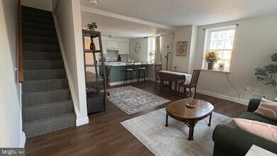 Building Photo - 1554 N Lawrence St