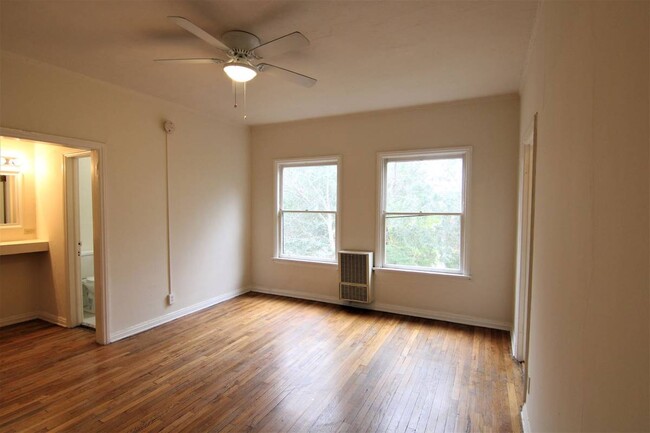 Building Photo - 864 Sanborn Ave