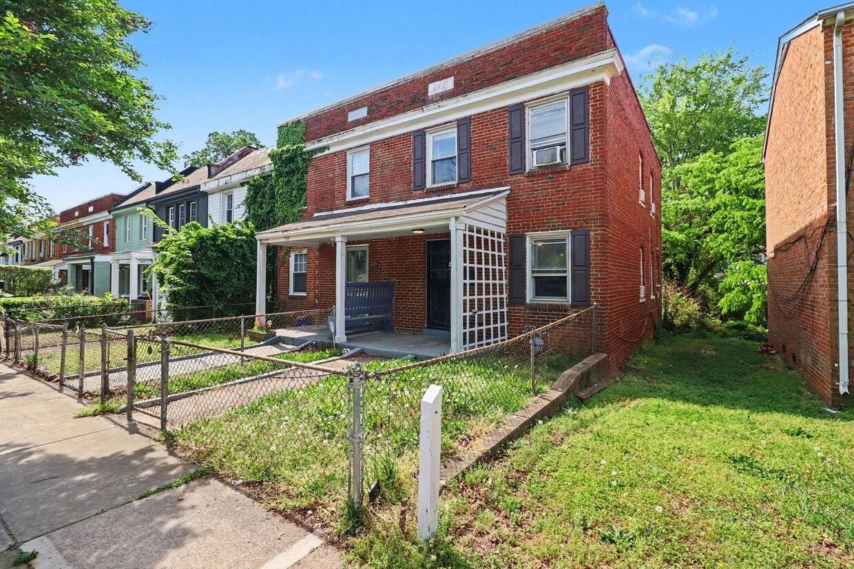 Charming 2BR + Office Home with Fenced Yards & Spacious Living – Available June 2026 - Charming 2BR + Office Home with Fenced Yards & Spacious Living – Available June 2026