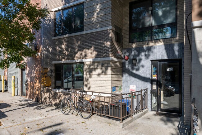 Building Photo - 175 Woodpoint Rd