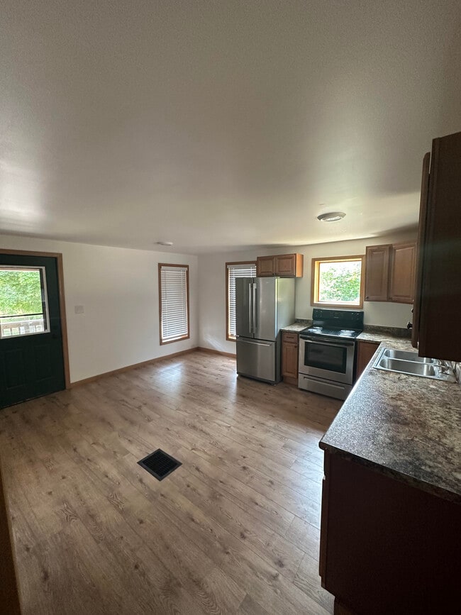 Building Photo - 303 Esterly St