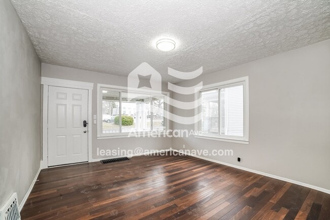 Building Photo - 1214 E Corrington Ave