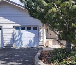 Building Photo - 2080 NE Chanel Ct