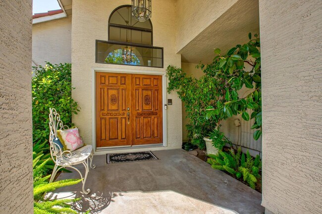 Foto del edificio - 5 bed 3 bath, 3500 sft in Tempe with pool