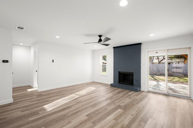 Building Photo - 9717 Anderson Village Dr