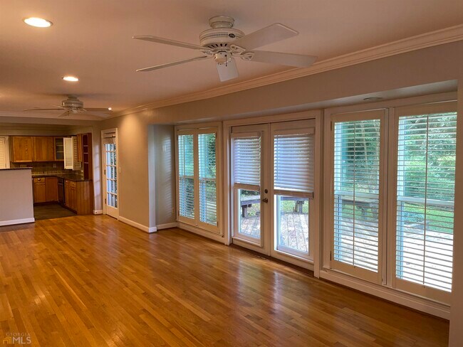 Foto del edificio - 3796 Powers Ferry Rd NW
