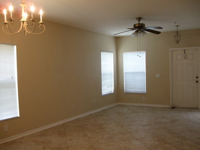 Foto del edificio - Daniels Landing End Unit
