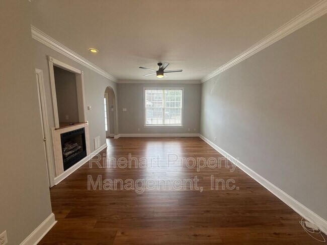 Foto del edificio - 1668 Flintwood Dr