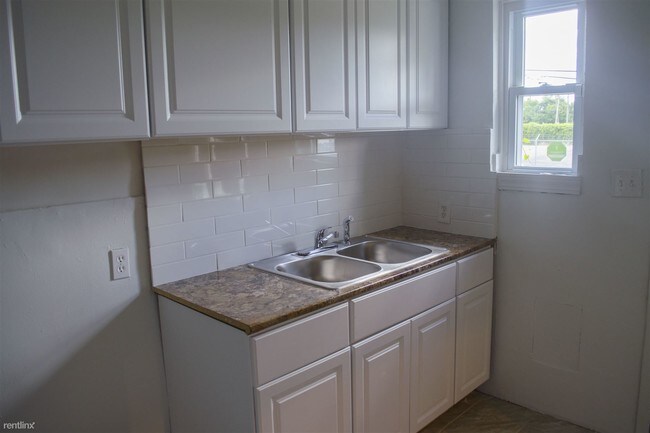 Building Photo - 2 br, 1 bath House - 458 Marquette Dr