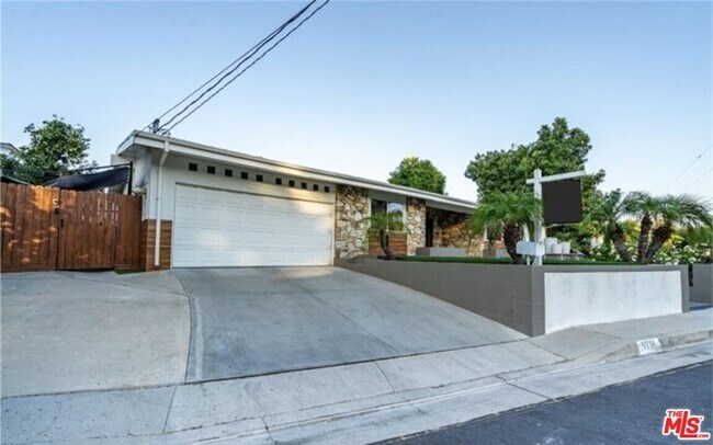 Building Photo - 5714 El Canon Ave