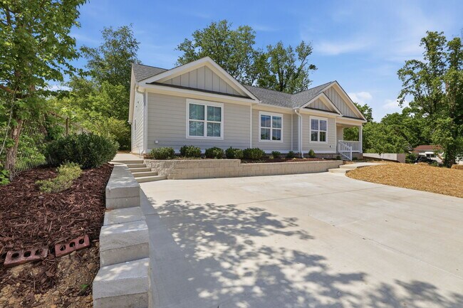 Foto del edificio - 705 Woodmore Ln