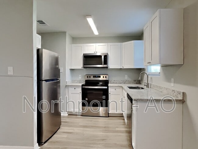 Building Photo - 7912 Allamanda Ave