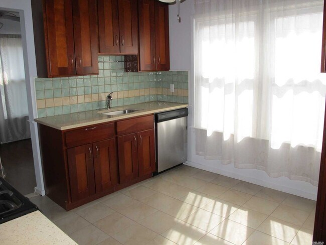 Foto del edificio - 214-32 Waters Edge Dr