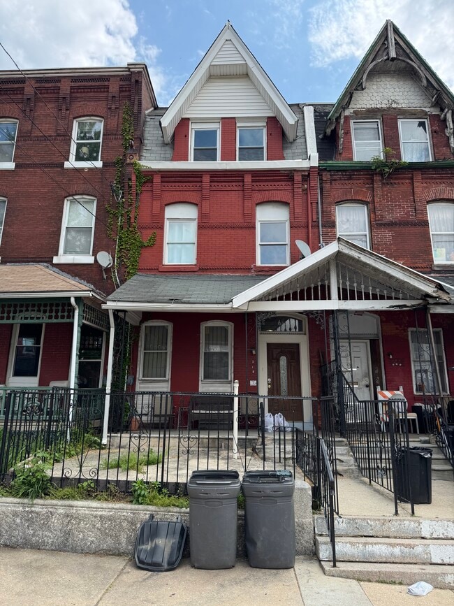 Building Photo - 611 N 32nd St