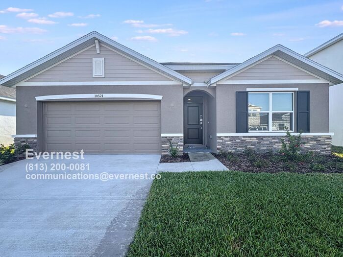 Primary Photo - Beautiful 4-Bedroom Home with Modern Comfo...