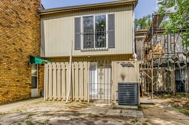 Foto del edificio - 4741 Huron Dr