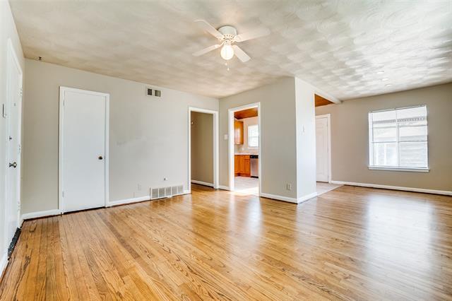 Building Photo - 2428 Highwood Dr