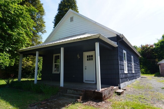 Building Photo - 205 N Hubbard Ave