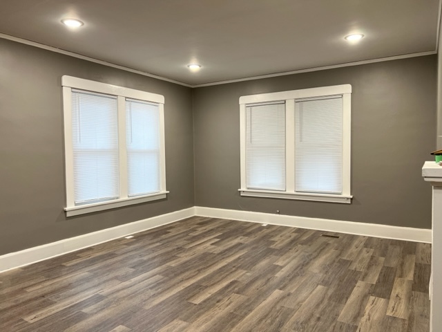 Living room - 2821 N Avalon Pl