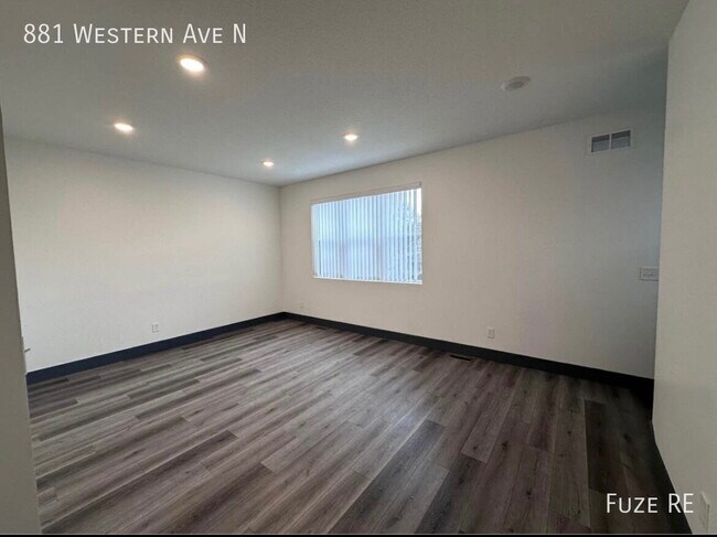 Foto del edificio - 881 Western Ave N
