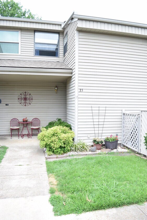 Foto principal - 135 Hillview Dr