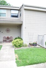 Building Photo - 135 Hillview Dr