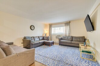 Building Photo - 8845 Lamon Ave