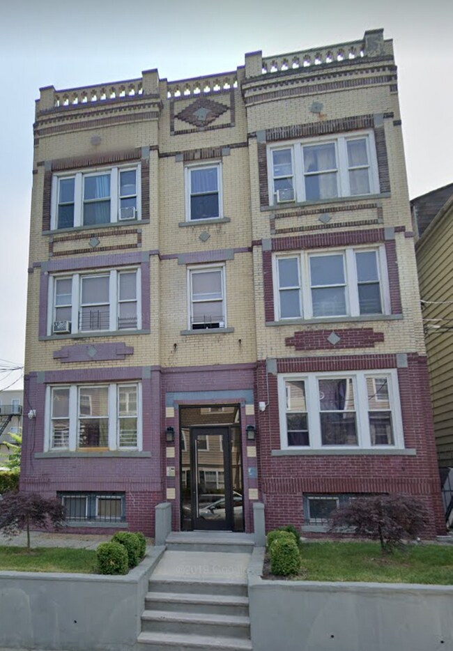 Foto del edificio - 53 Bostwick Ave
