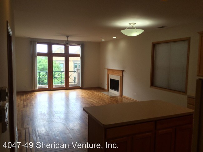 Foto del edificio - 4047-4049 N Sheridan Rd