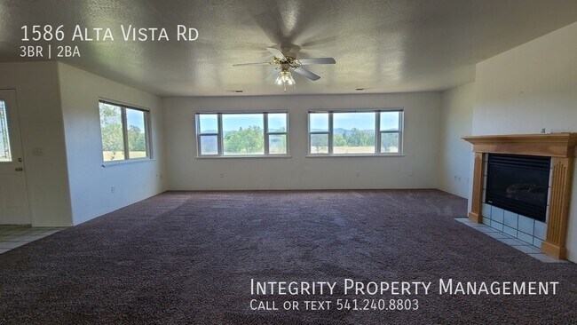 Building Photo - 1586 Alta Vista Rd